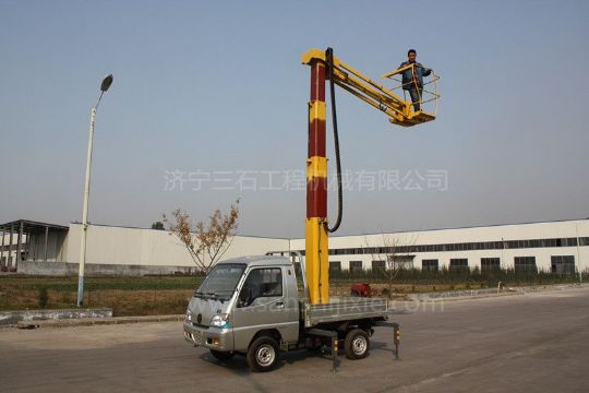 點(diǎn)擊查看詳細(xì)信息<br>標(biāo)題：小型高空作業(yè)車 閱讀次數(shù)：3138