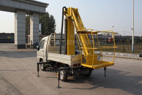 點(diǎn)擊查看詳細(xì)信息<br>標(biāo)題：小型電動(dòng)高空作業(yè)車 閱讀次數(shù)：3338