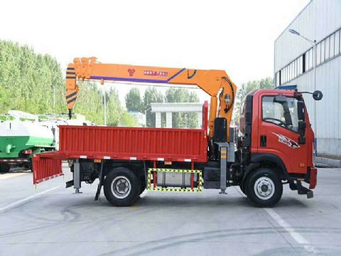 點擊查看詳細信息<br>標題：4噸重汽王牌隨車吊 閱讀次數(shù)：2131