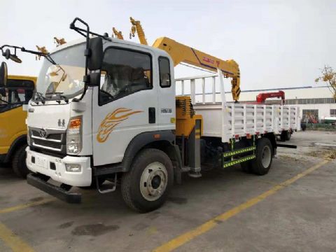 點擊查看詳細信息<br>標題：5噸重汽豪曼隨車吊 閱讀次數(shù)：2251