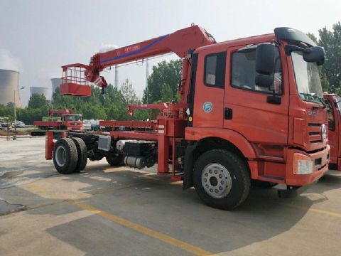 點擊查看詳細信息<br>標題：6.3噸大運隨車吊 閱讀次數(shù)：1855