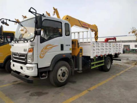 點擊查看詳細信息<br>標題：5噸重汽豪曼隨車吊 閱讀次數(shù)：2907