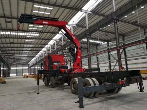 點擊查看詳細信息<br>標題：15噸折臂吊 閱讀次數(shù)：2770
