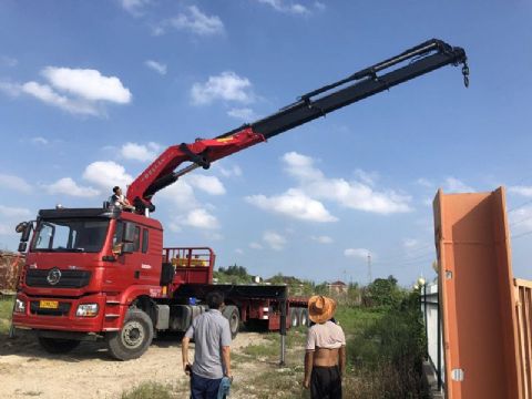 點擊查看詳細信息<br>標題：30噸折臂吊 閱讀次數(shù)：2553